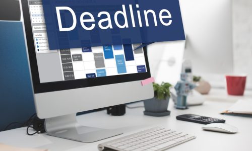 Pv med en kalender der viser aftaler og deadlines